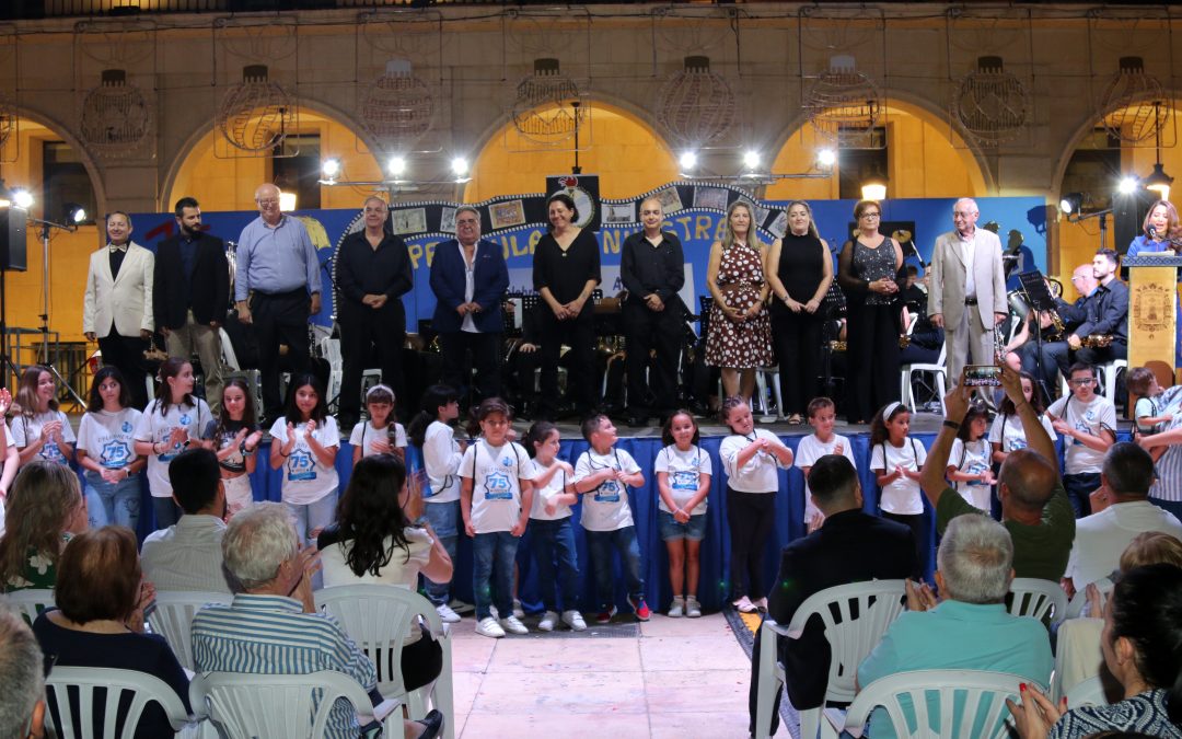 Celebración del 75 Aniversario, el día 5 de octubre de 2024, en la plaza del Ayuntamiento. Adjuntamos el video completo del acto. Y en galería podrán encontrar todas las fotos del acto.